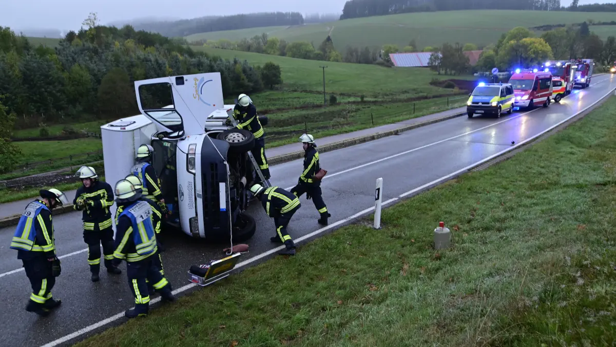 Ein Wohnmobil ist bei St. Georgen umgekippt.