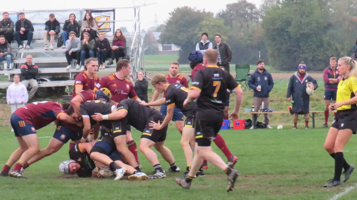 Mit einer Niederlage im Gepäck mussten die Rottweiler Rugbyspieler die Heimreise aus Unterföhring antreten und auch Rang eins an die Bayern abtreten.