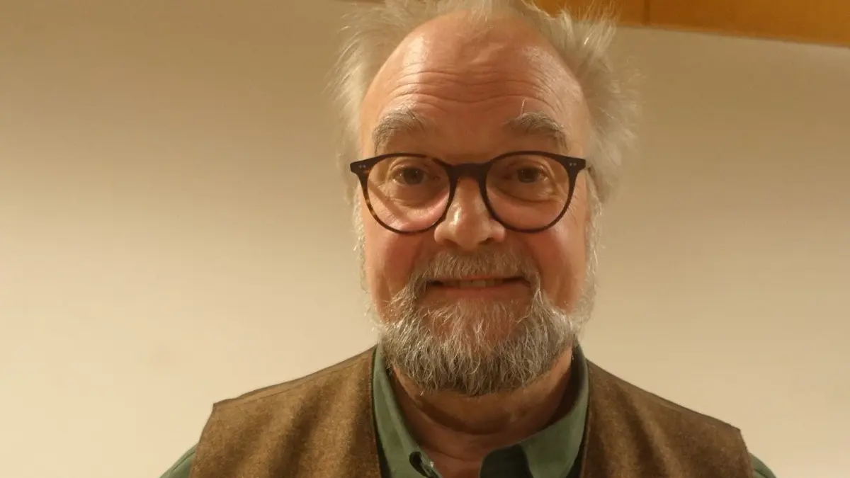 Hebelkenner und Autor Thomas Weiß stellte zwei Bücher über Hebel vor.