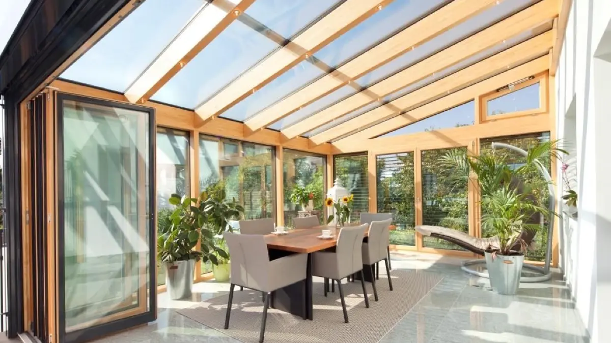 Frammelsberger fertigt auch Wintergärten und Terrassenüberdachungen in Holz-Aluminium-Bauweise.