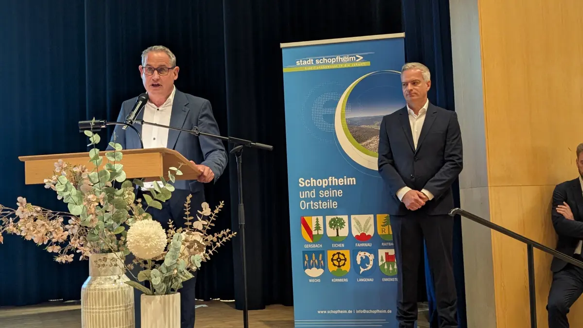 Dirk Harscher (links) zeigte sich als fairer Verliere und beglückwünschte Thomas Kuri.