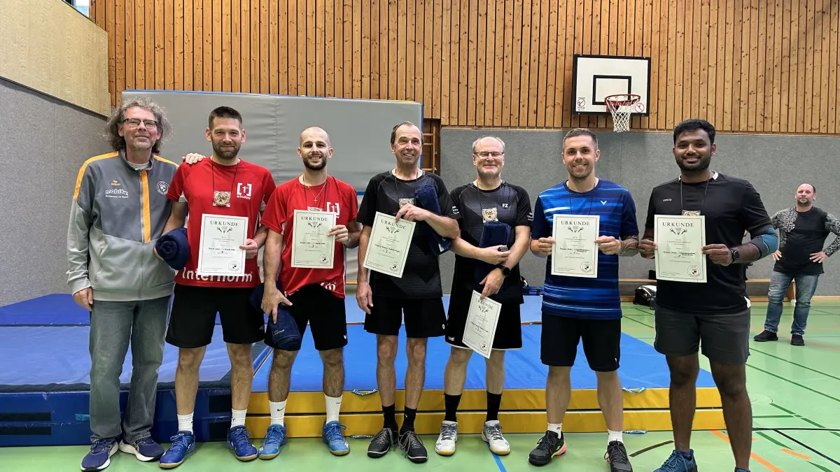 Die Sieger des Herrendoppels bei der achten Hechinger Badminton-Stadtmeisterschaft 2026.