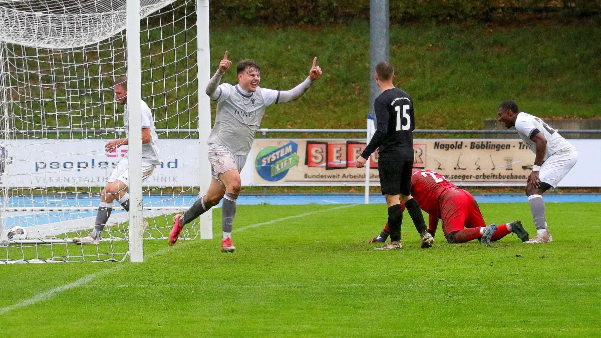 Nagolds Tom Gutekunst jubelt nach seinem Ausgleichstreffer zum 1:1.