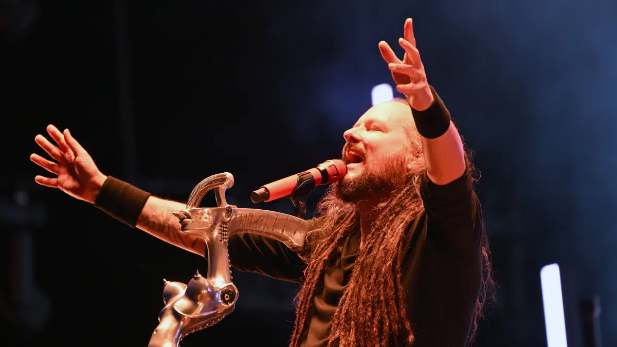 Jonathan Davis (hier bei einem Auftritt in Schweden) ist am Sonntagabend mit Korn in der Stuttgarter Schleyerhalle aufgetreten. Es war der Auftakt der Deutschlandtour der US-Band.