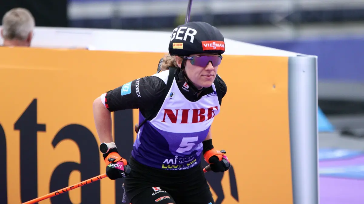 MUNICH, GERMANY - OCTOBER 17: HETTICH-WALZ, Janina GER, 5 on the track during the Women s Super Sprint Final at the LOOP ONE Festival 2026, Biathlon, on October 17, 2026 in Munich, Germany. Bavaria Germany Copyright: xPhotographer:xNilsxKoepkex
