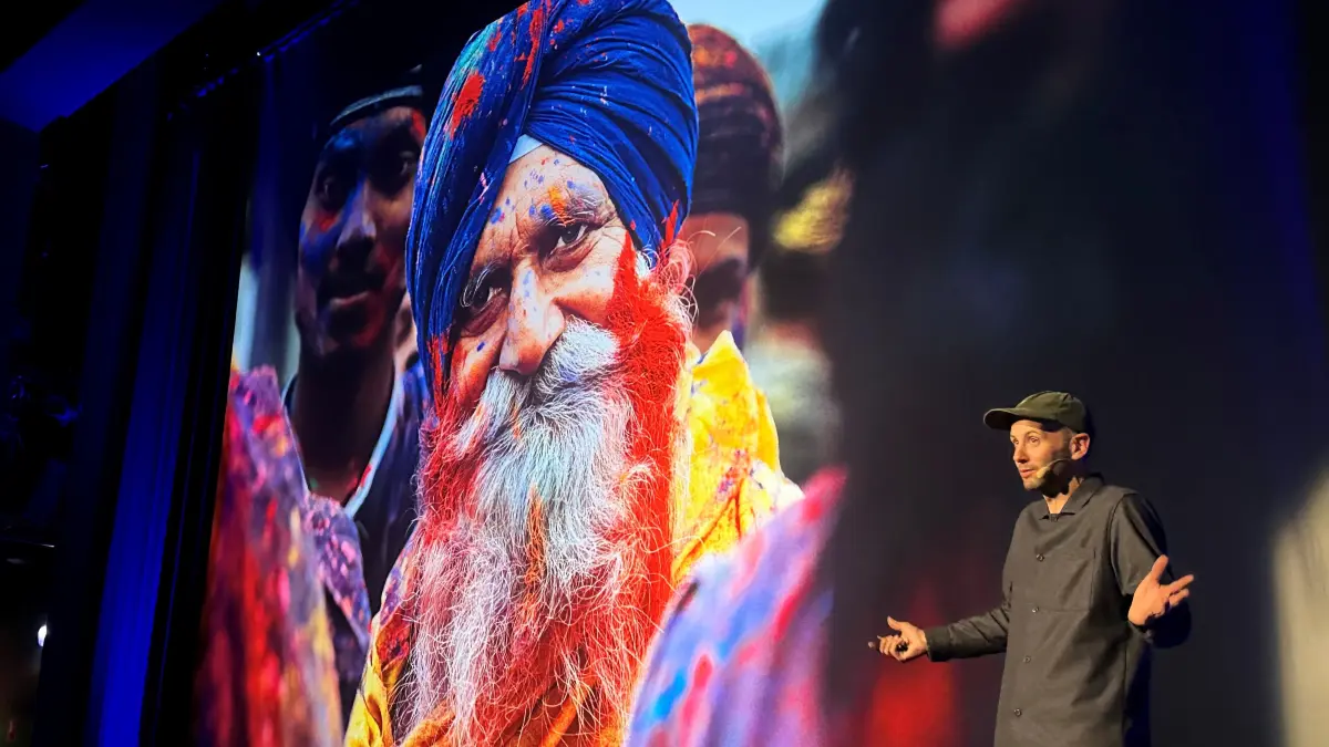 Indien – ein Land voller Gegensätze. Den renommierten Fotografen Dennis Schmelz stellt es auch vor emotionale Herausforderungen. Bei Story VS lädt er zum Perspektivwechsel ein.