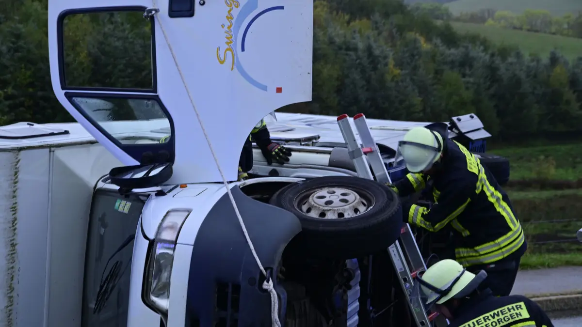 Bei St. Georgen hat eine Wohnmobil-Fahrerin die Kontrolle verloren.