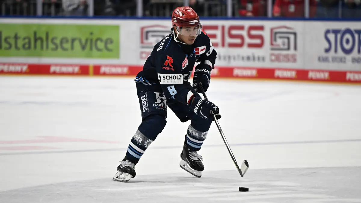 Austin Ortega Schwenninger Wild Wings 8 Schwenninger Wild Wings gegen ERC Ingolstadt, DEL, Hauptrunde, 8. Spieltag, Saison 2026/2027, 20261016 Schwenninger Wild Wings gegen ERC Ingolstadt, DEL, Hauptrunde, 8. Spieltag, Saison 2026/2027, 20261016 Schwenningen *** Austin Ortega Schwenninger Wild Wings 8 Schwenninger Wild Wings vs. ERC Ingolstadt, DEL, Regular Season, Matchday 8, 20262027 Season, October 16, 2026 Schwenninger Wild Wings vs. ERC Ingolstadt, DEL, Regular Season, Matchday 8, 20262027 Season, October 16, 2026 Schwenningen Copyright: xEibner-Pressefoto/SvenxLaeglerx EP_SVL