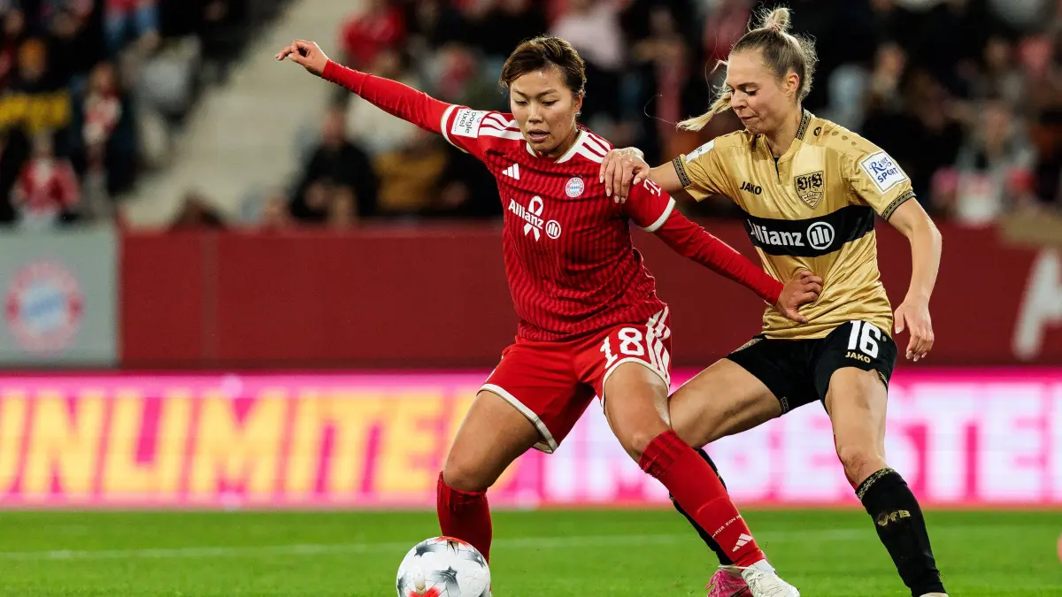 GOOGLE PIXEL Frauen Bundesliga: FC Bayern München - VfB Stuttgart; 19.10.2026: GOOGLE PIXEL Frauen Bundesliga: FC Bayern München - VfB Stuttgart 19.10.2026 Momoko Tanikawa FC Bayern München, 18 am Ball gegen Janina Hechler VfB Stuttgart, 16 GOOGLE PIXEL Frauen Bundesliga, FC Bayern München - VfB Stuttgart, München, FC Bayern Campus am 19.10.2026 DFB REGULATIONS PROHIBIT ANY USE OF PHOTOGRAPHS AS IMAGE SEQUENCES AND/OR QUASI-VIDEO. *** GOOGLE PIXEL Women s Bundesliga: FC Bayern Munich vs. VfB Stuttgart, October 19, 2026. Momoko Tanikawa FC Bayern Munich, 18 with the ball against Janina Hechler VfB Stuttgart, 16. GOOGLE PIXEL Women s Bundesliga: FC Bayern Munich vs. VfB Stuttgart, Munich, FC Bayern Campus on October 19, 2026 DFB REGULATIONS PROHIBIT ANY USE OF PHOTOGRAPHS AS IMAGE SEQUENCES AND/OR QUASI-VIDEO Copyright: xBEAUTIFULxSPORTS/Wunderlx