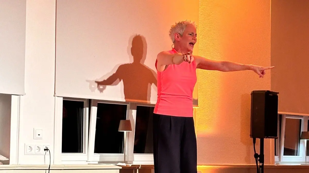Tina Häussermann beim Comedy-Abend in Pfrondorf