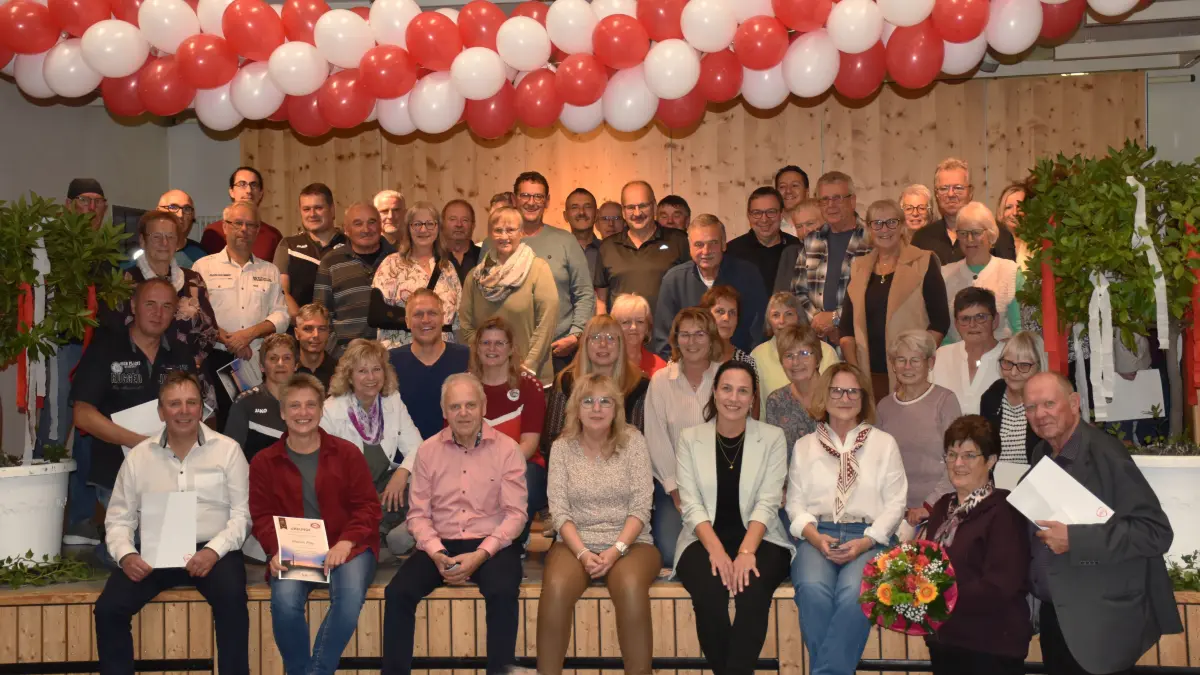 Über 100 Menschen wurden beim Festwochenende der Spvgg Dürrenmettstetten geehrt.