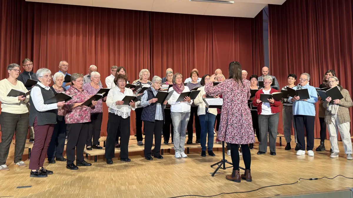 Der Kirchenchor wirkte in diesem Jahr beim Seniorennachmittag in Egenhausen mit