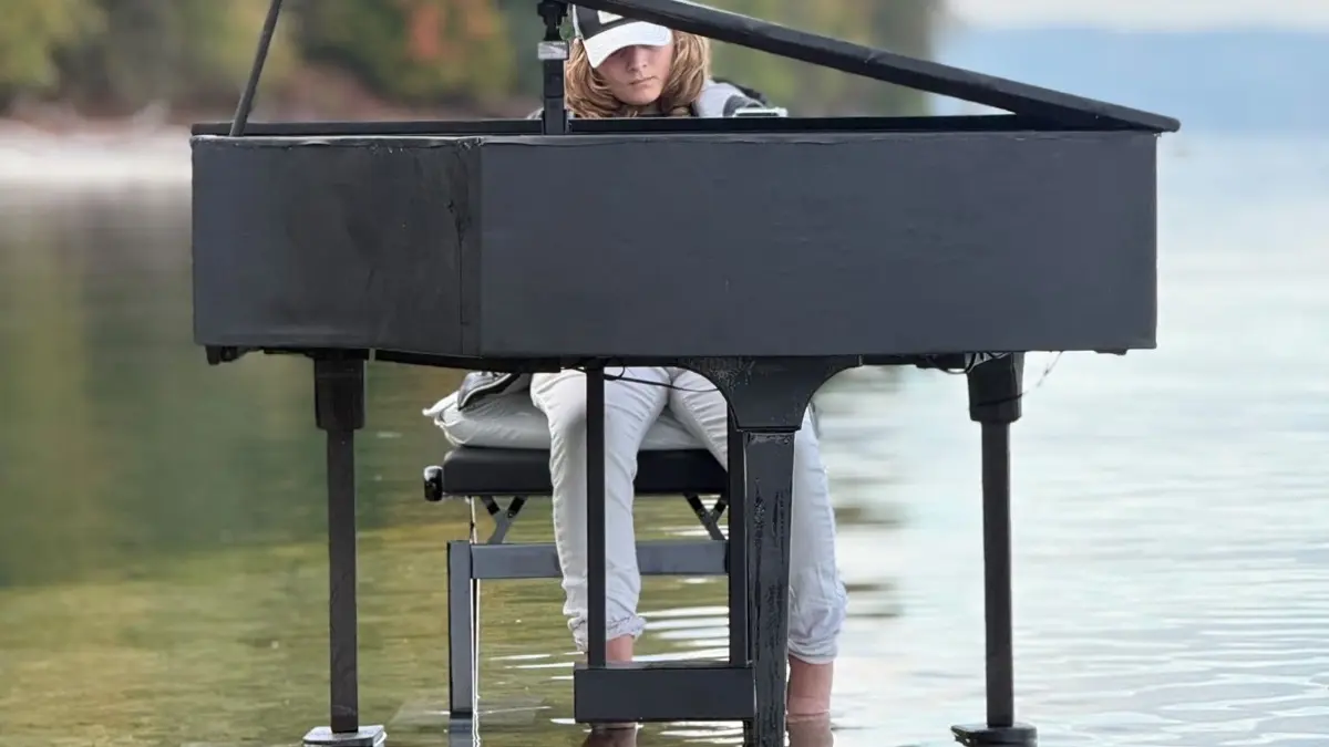 Der 13-jährige Levin Giesler hat auf dem Teufelstisch im Bodensee ein Konzert gegeben.