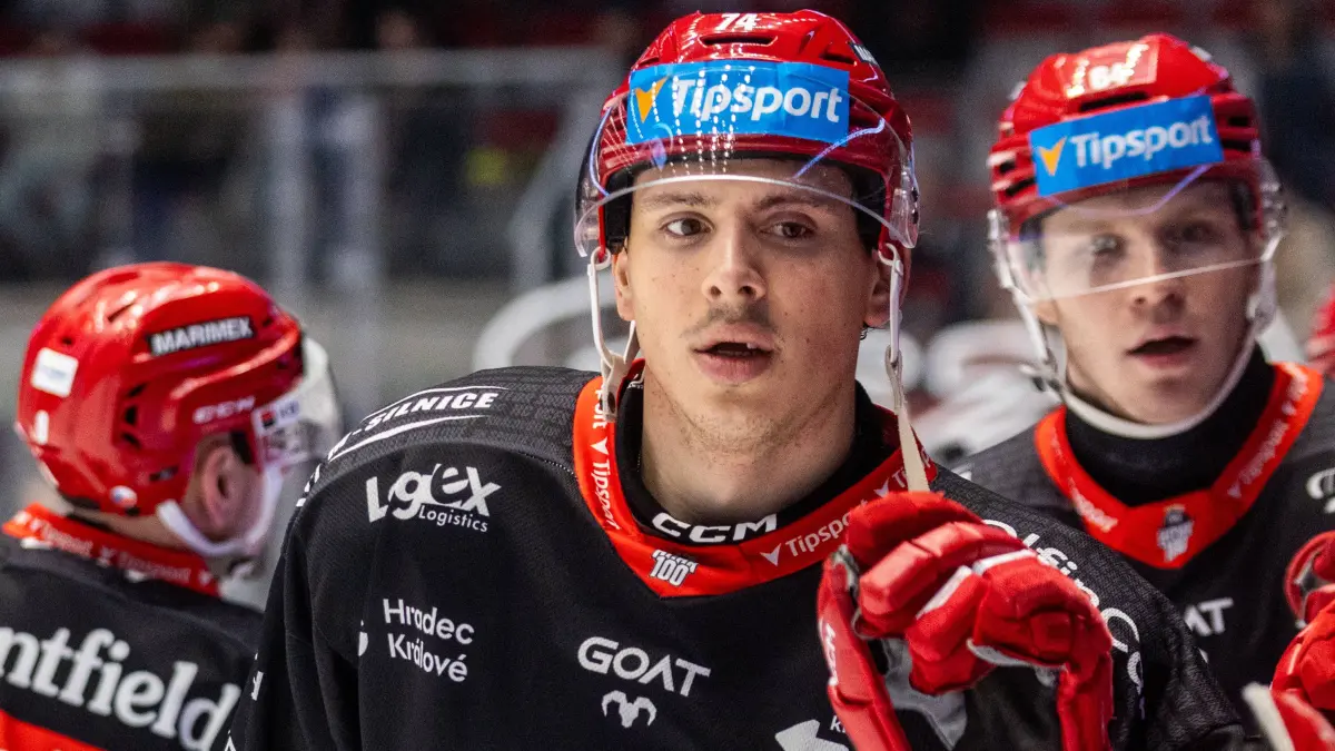 Utkani 7. kola hokejove extraligy: HC Ocelari Trinec - Mountfield Hradec Kralove, 3. prosince 2025, Trinec. Radost Hradce, zleva Connor Bunnaman z Hradce Kralove a Jakub Pour z Hradce Kralove. CTKxPhoto/VladimirxPrycek CTKPhotoP2025120307082 PUBLICATIONxNOTxINxCZExSVK CTKPhotoP2025120307082