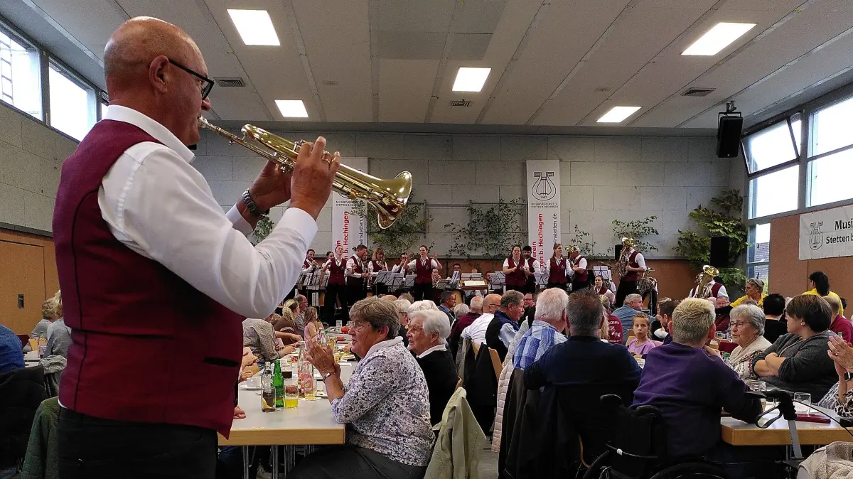 Fetzig aufgespielt hat der Musikverein Zimmern bei der Stettener Musikerkirbe.