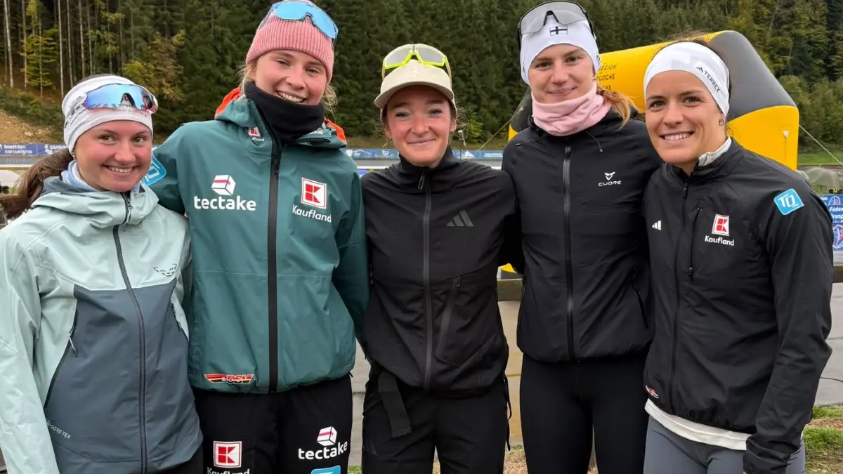 Zusammen mit Lou Jeanmonnot: Jana Duffner, Johanna Lehnung, Lou Jeanmonnot, Hanna Beck und Mareike Braun (von links).