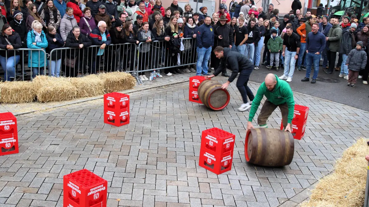 Viel Kraft und Geschick ist beim Bierfassrollen notwendig, das der Kultwettbewerb bei der Bräunlinger Kilbig ist.