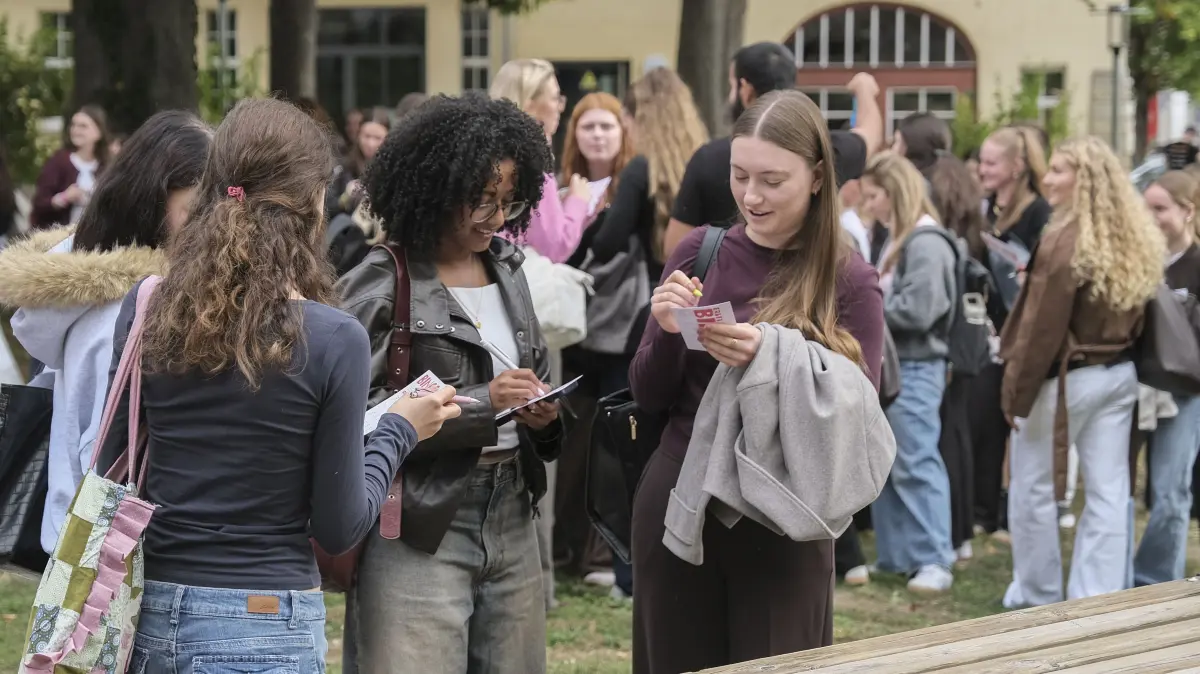 Ein vielfältiges Programm erleben die neuen Erstsemester der DHBW Villingen-Schwenningen auf dem Campus der Hochschule und in der Schwenninger Neckarhalle.