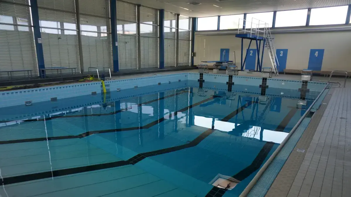 Das Althengstetter Hallenbad soll wegen mehrerer Leckagen und veralteter Technik saniert werden.