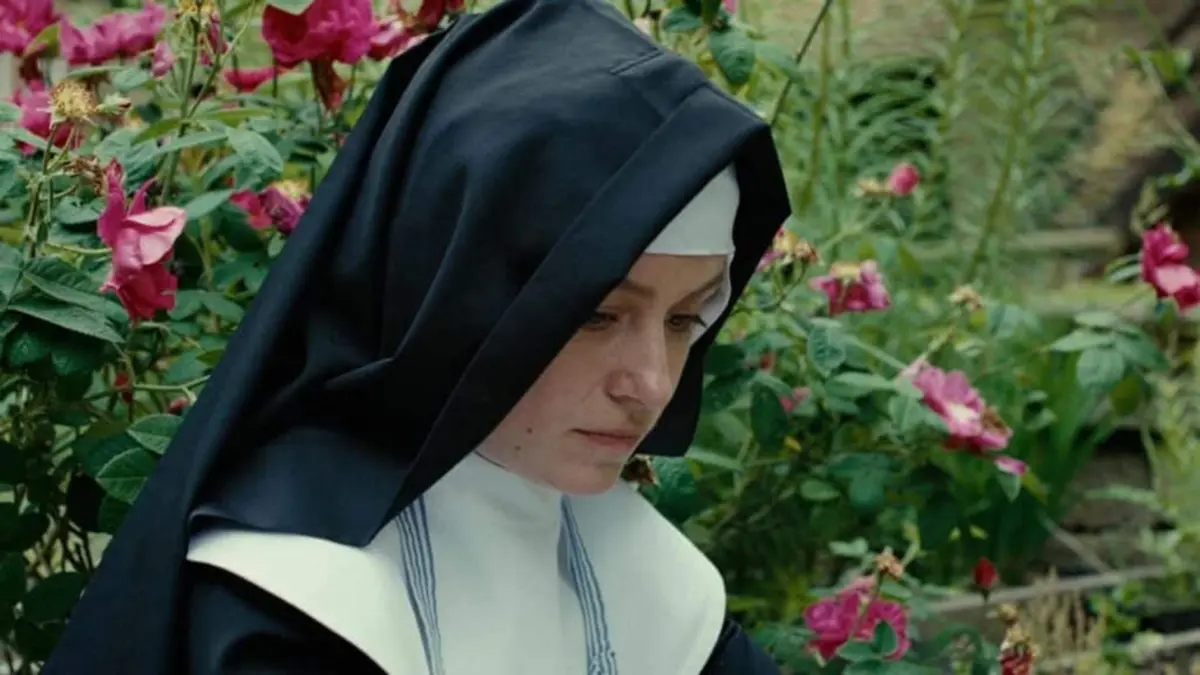 Die angehende Ordensschwester stellt sich im Kurzfilm "Eden" selbst auf die Probe, als sie zu ihrer Jugendliebe fährt.