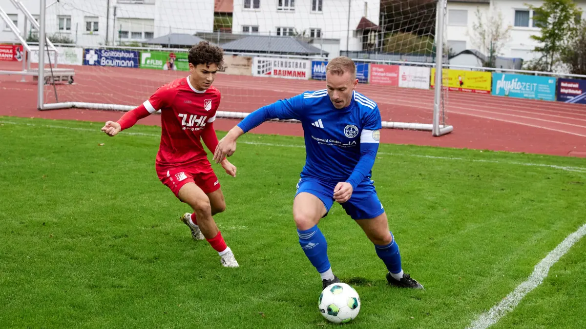 Biberachs Kapitän Florian Moser (am Ball) will ins Halbfinale
