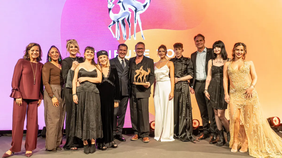 Die Akteure des Tribute to Bambi-Galaabends, darunter Markus Seidel und „Ely“ (dritter und zweite von rechts).