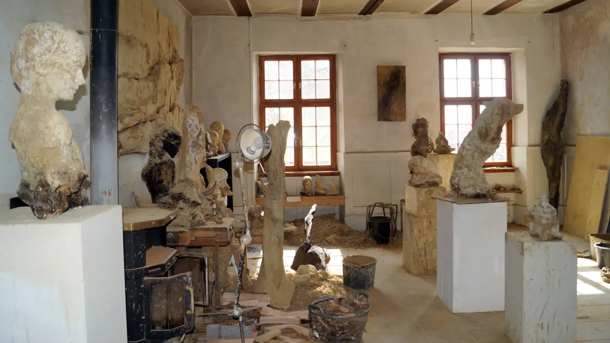 Johannes Beyerles Atelier im Erdgeschoss des Alten Schulhauses in Vogelbach kann wohl erhalten bleiben.