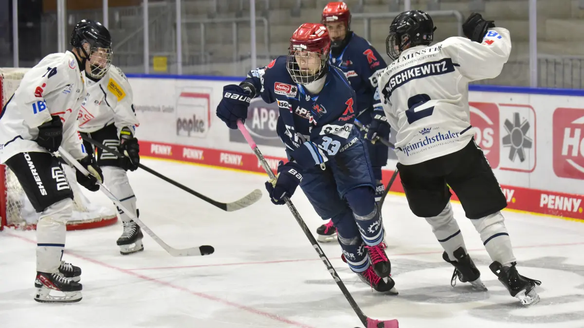 Wild Wings U20 (blau) - Dresden (weiss), rechts 33 Wild Wings Niks Meinarts