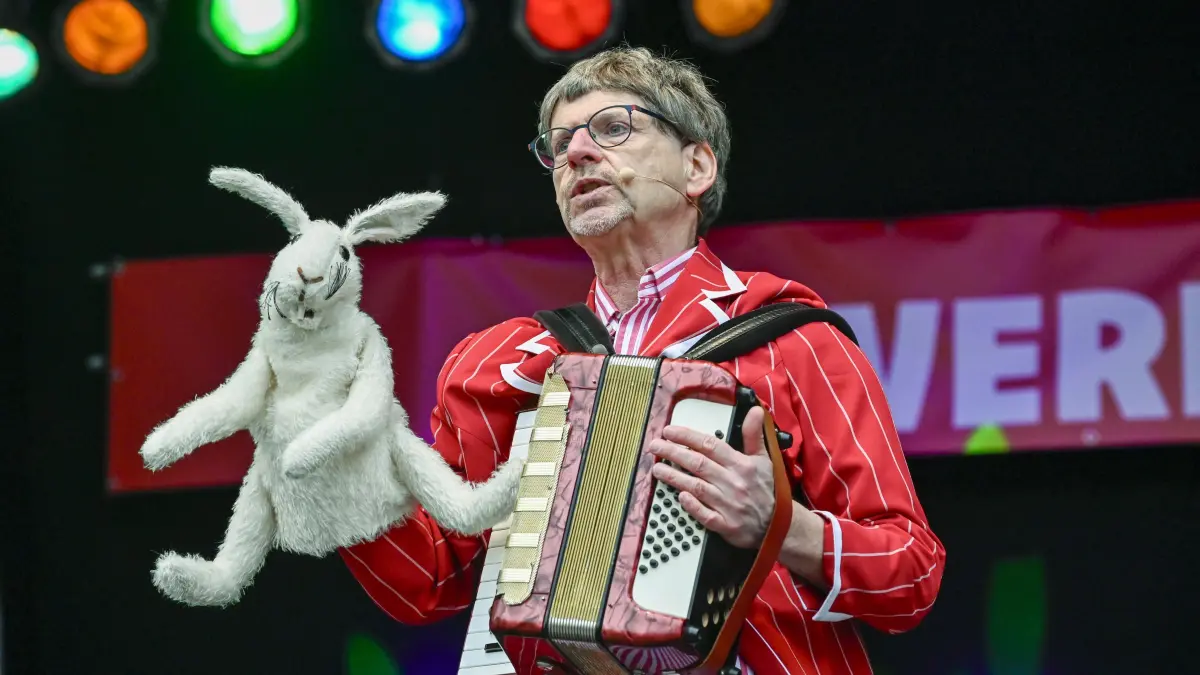 Unter anderem ist in der Innenstadt die Artistik-Varieté-Show „Circolino“ zu sehen.