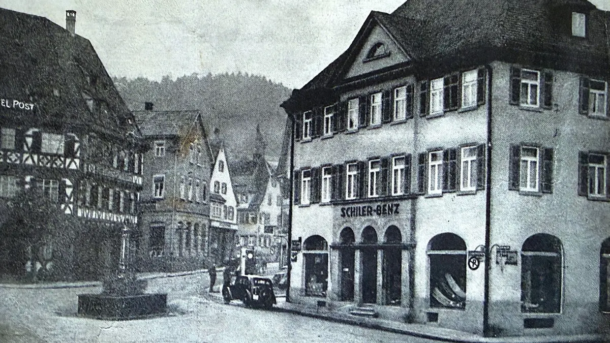 Das Haus Schiler-Benz am Vorstadtplatz hat eine lange Tradition. Diese Aufnahme stammt aus einem Prospekt aus den 1930ern.