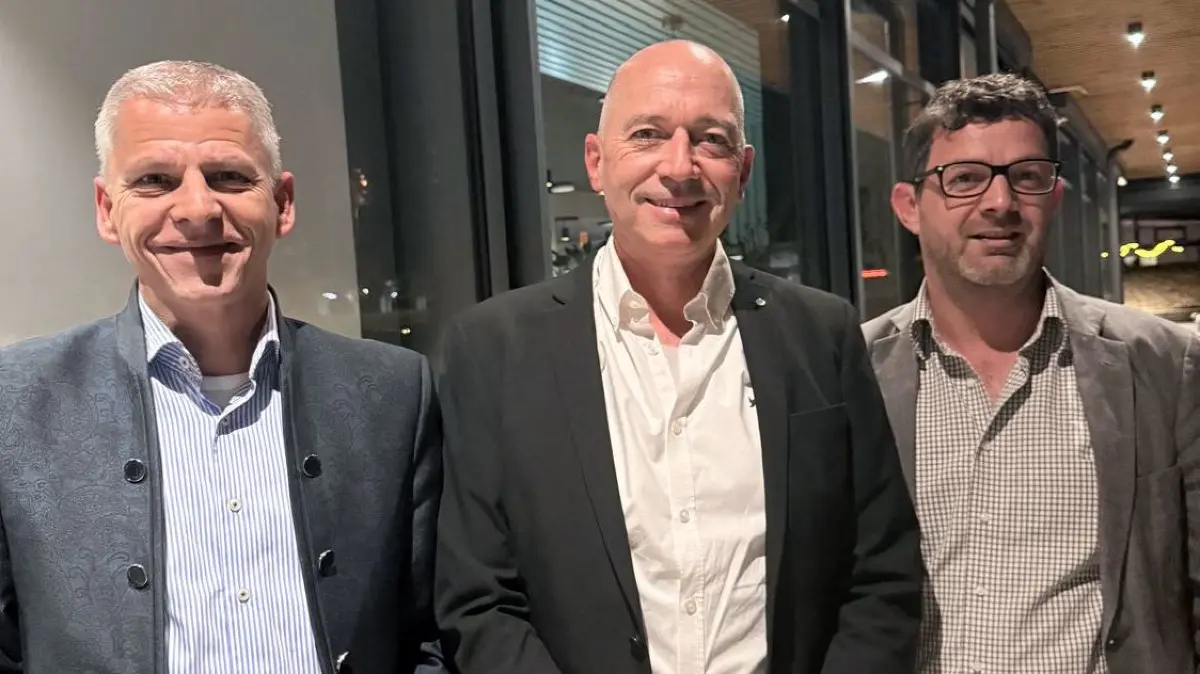 Peter Danzeisen (Mitte) wurde zum Vorsitzenden des neuen CDU-Ortsverbands Müllheim-Auggen gewählt. Sein Stellvertreter ist Ralf Schwald (rechts). Das Foto zeigt sie mit dem CDU-Kreisvorsitzenden und Landtagsabgeordneten Patrick Rapp.