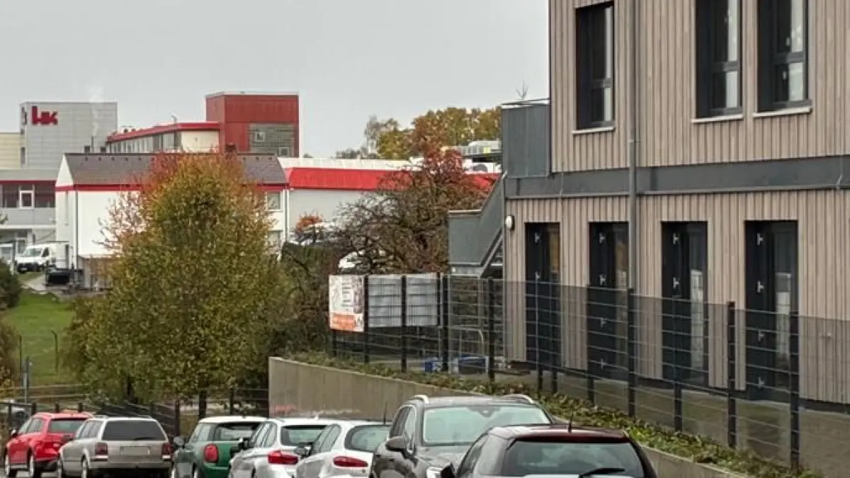 Das neue eingeschränkte Halteverbot, unter anderem in der Pfäfflinstraße, wirkt sich offenbar negativ auf die anderen Nebenstraßen in der Umgebung aus. Ein neuralgischer Punkt soll die Von-Gunzert-Straße im Bereich der Kita Wabe sein.