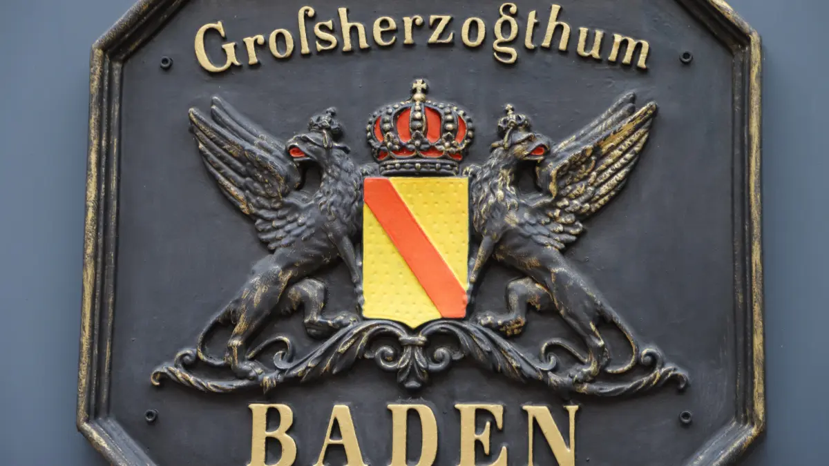 Bild: Das Wappen des Großherzogtums Baden ziert heute noch so manches Gebäude in Triberg – dieses ziert das Schwarzwaldmuseum
