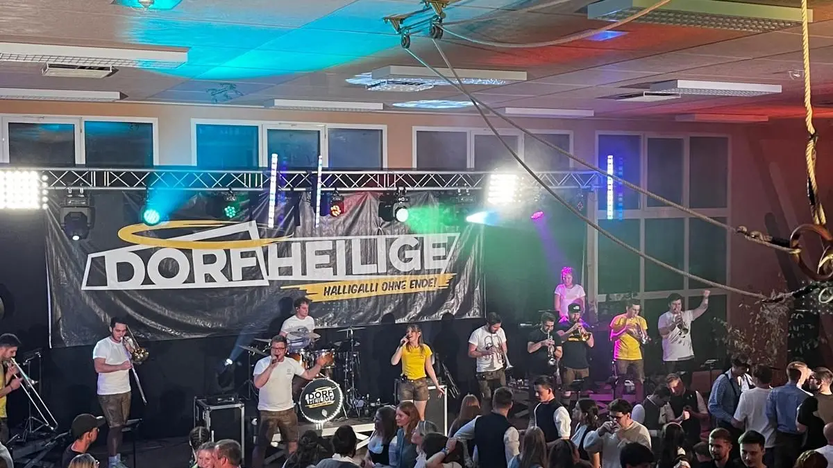 Mit der Band „Dorfheilige“ geht am Samstagabend die Post so richtig ab.