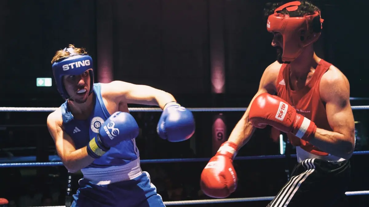 Die Lahrer Boxer (in Blau) freuen sich auf ihren großen Abend.