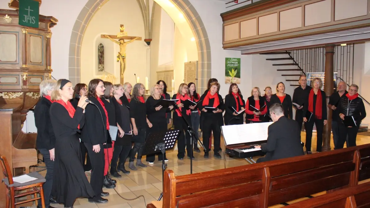 Die "Vöhringer Voices" singen in der Petruskirche.