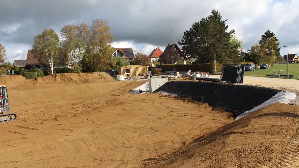 Die Tiefbauarbeiten an der Regenrückhalteeinrichtung am Ende der Dauchinger Reutestraße gehen dem Ende entgegen.