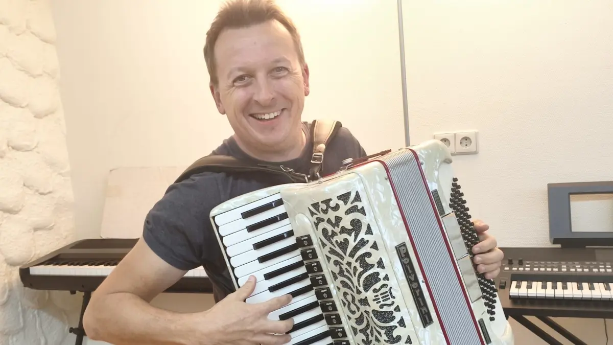 Jens Neher gibt in Villingendorf Musikunterricht.