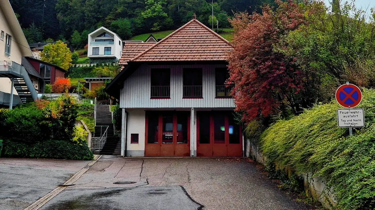 Das Gerätehaus im Ortsteil Kirche: Es fehlt an Parkplätzen für die Einsatzkräfte und an Platz zum Umziehen.