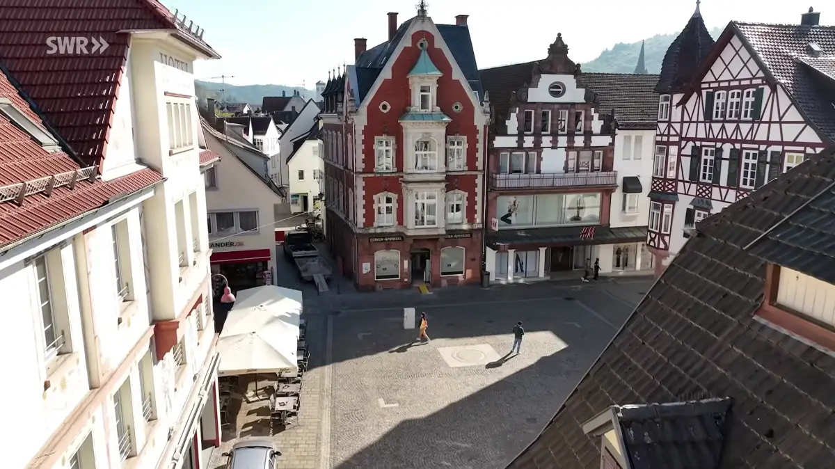 Menschenleerer Sonnenplatz in Lahr: Eine Szene aus der SWR-Sendung "Zur Sache Baden-Württemberg"