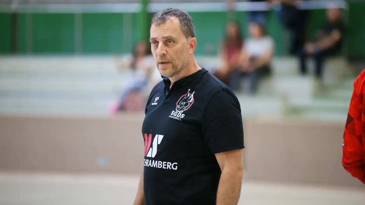 SG-Trainer Tanko Pflieger und sein Team wollen in der Wehle-Sporthalle den Bock umstoßen und ihren Fans den ersten Heimsieg bescheren.
