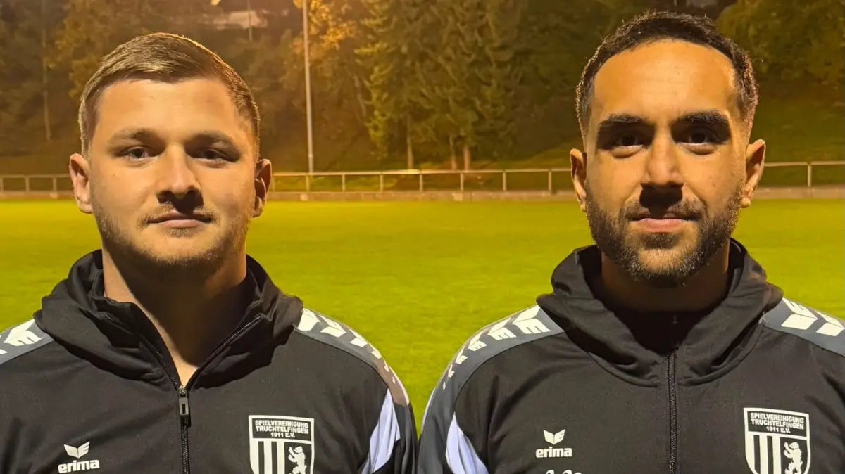 Spielertrainer Adrian Müller (li.) und Co-Spielertrainer Tolga Bayrak tragen bei der Spielvereinigung die sportliche Verantwortung