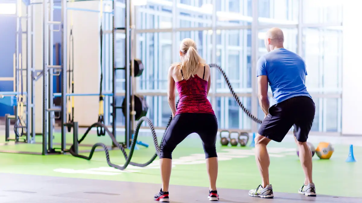Einmal kurz auspowern, bitte! HIIT eignet sich für alle, die wenig Zeit haben.