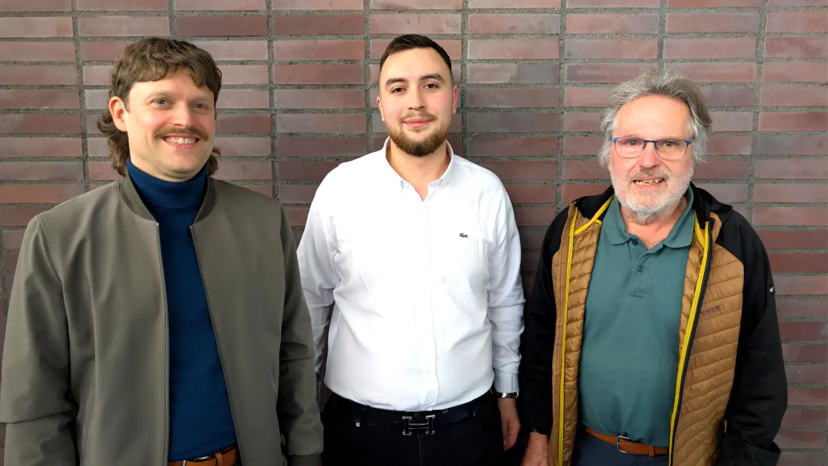 Benard Spahiu (Mitte) mit Philipp Kern (links) und Erwirn Kern
