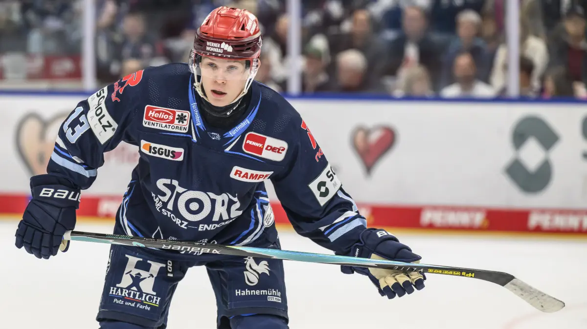 im Bild v.l. : Vadim Schreiner Schwenninger Wild Wings, Freisteller, GER, BW, VS, Penny DEL, Eishockey Liga, Spieltag 6, Schwenninger Wild Wings vs Straubing Tigers in der Helios Arena in Villingen-Schwenningen, 04.10.2026, *** In the photo, from left: Vadim Schreiner, Schwenninger Wild Wings cutout GER BW VS Penny DEL Ice Hockey League Matchday 6 Schwenninger Wild Wings vs. Straubing Tigers at the Helios Arena in Villingen-Schwenningen, October 4, 2026, Copyright: HMBxMedia/UwexKoch