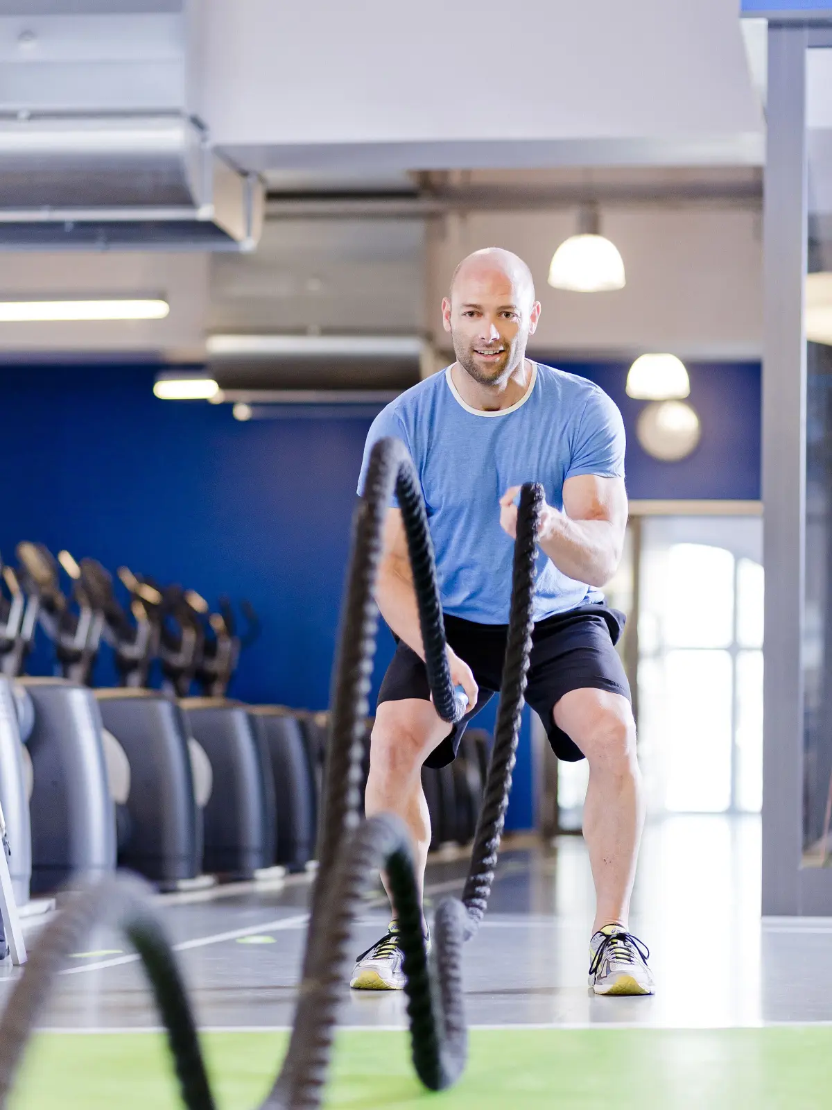 Einmal kurz auspowern, bitte! HIIT eignet sich für alle, die wenig Zeit haben.