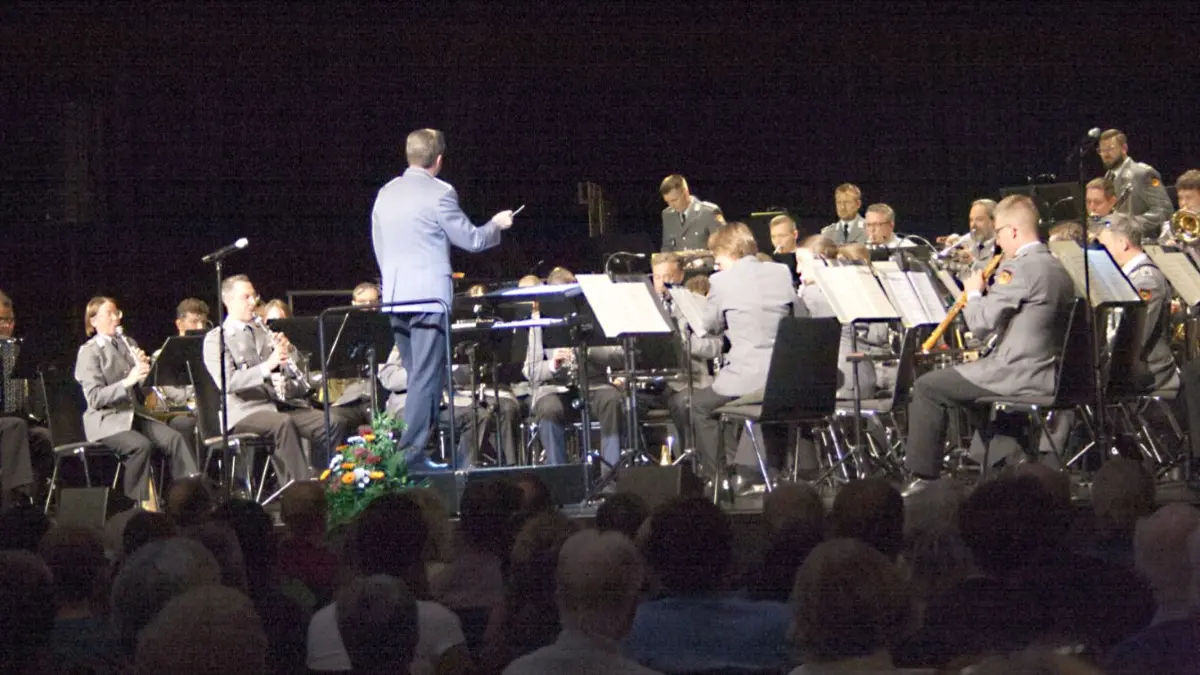 Das Heeresmusikkorps Ulm spielte in der Schwenninger Neckarhalle.