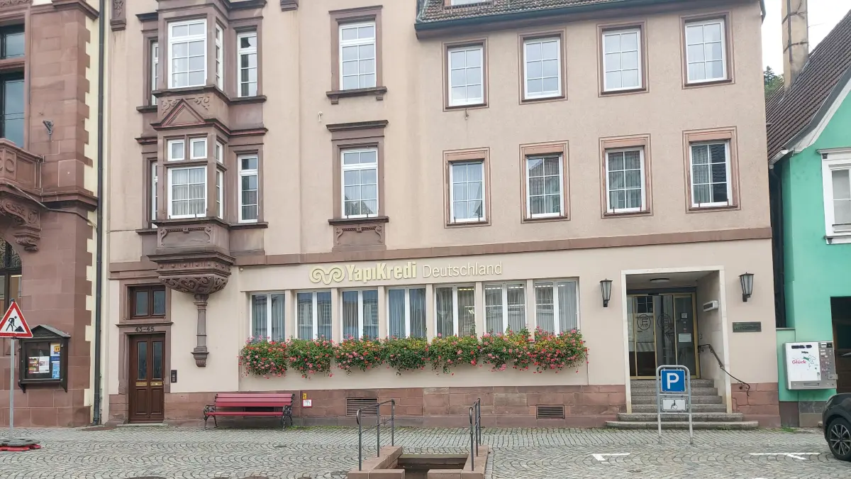 Noch ist "Yapi Kredi"´auf dem Gebäude zu lesen. Doch Anfang Mai soll die Filiale schließen.
