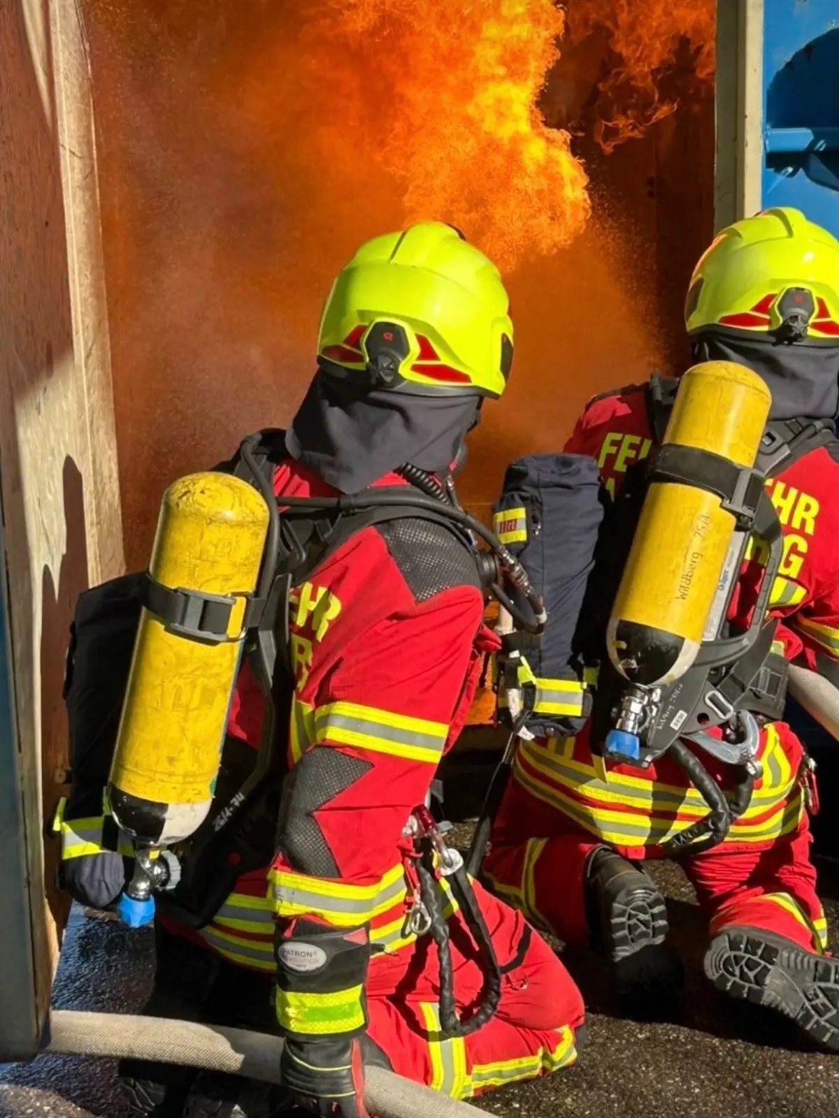 Szenen der Ausbildung bei der Feuerwehr