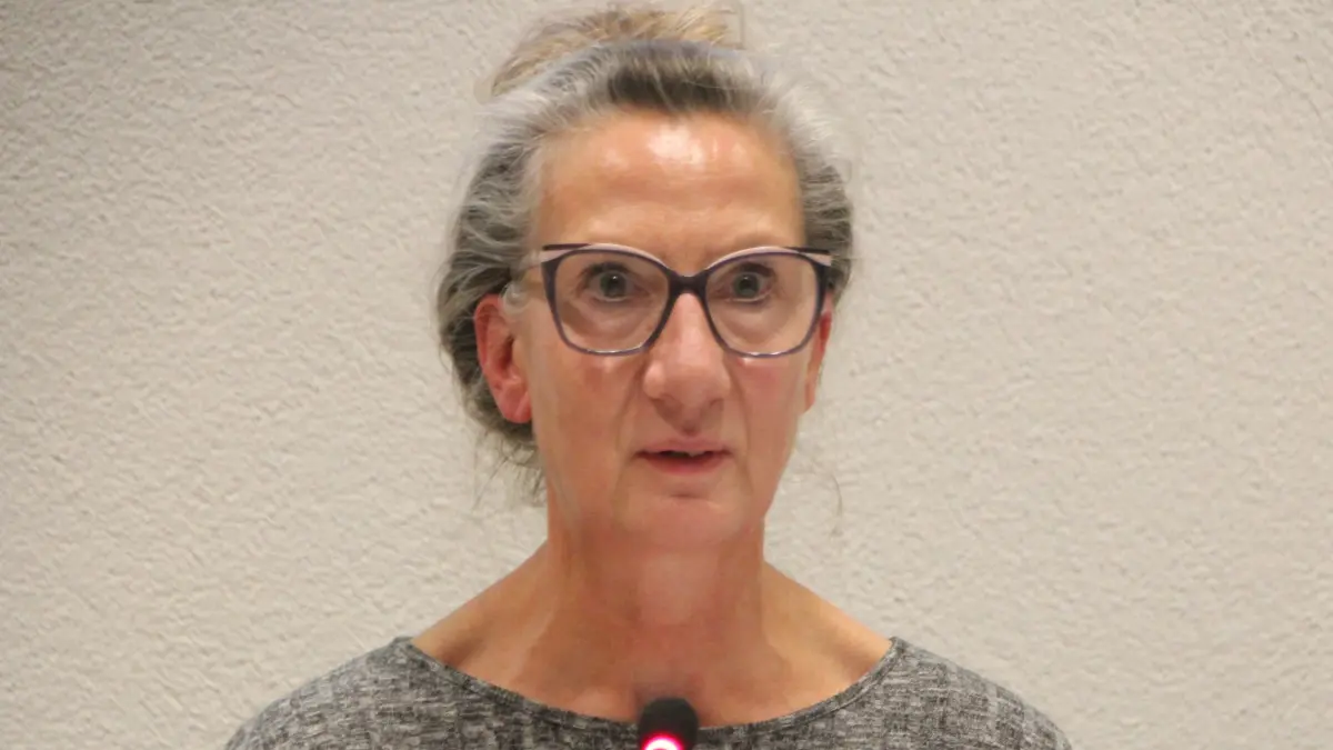 Stadtbaumeisterin Petra Schmidtmann stellte in der Verwaltungsausschuss die Zahlen für den Bereich Hochbau und Ortschaften vor. Foto: Heinz Wittmann